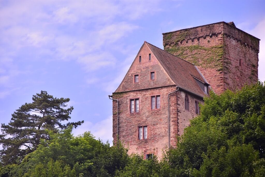 Vorderburg: A Medieval Hilltop Castle in Germany 1 Vorderburg