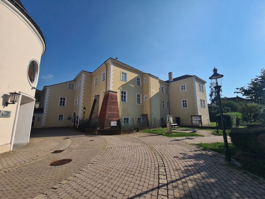 Schloss Purkersdorf: A Historic Castle in Austria 6 Schloss Purkersdorf