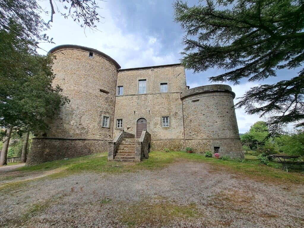 Castle of Suvero: A Medieval Defensive and Residential Castle in Italy 1 Castle of Suvero
