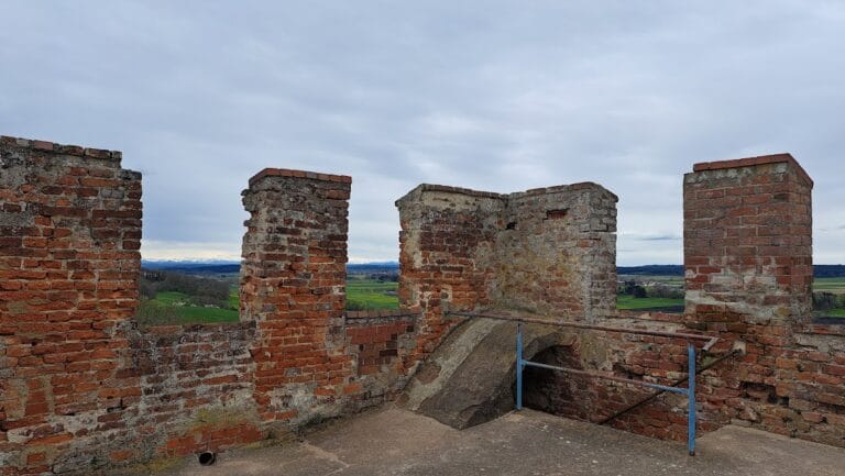 Burgruine Altenschönegg: A Medieval Castle in Oberschönegg, Germany