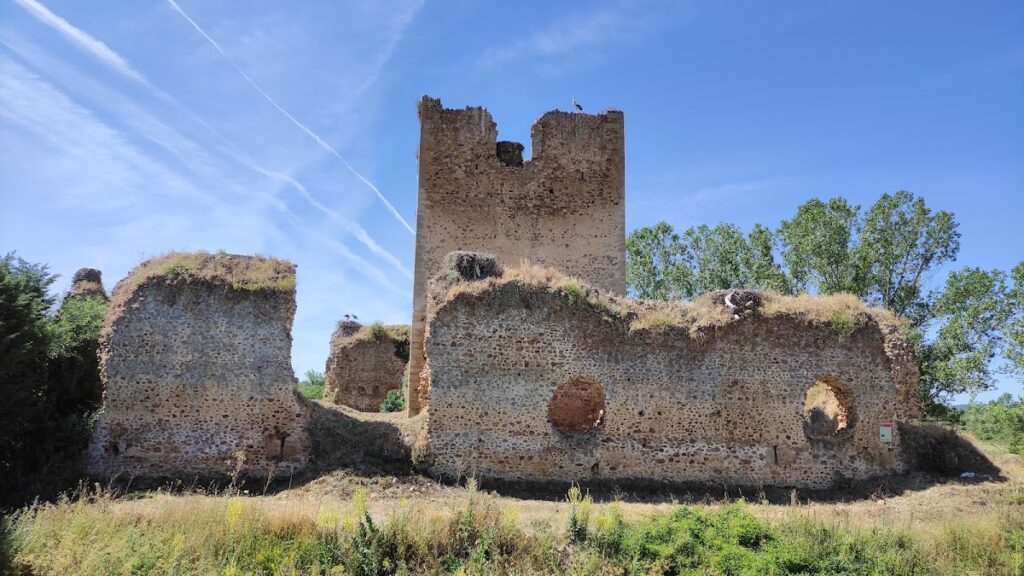 Villapadierna Castle: A Medieval Gothic Fortress in Spain 6 Villapadierna Castle