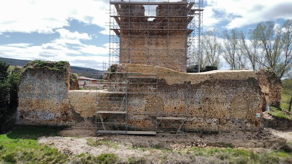 Villapadierna Castle: A Medieval Gothic Fortress in Spain 9 Villapadierna Castle