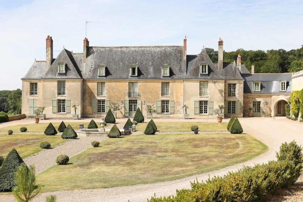 Château d'Hodebert: A Historic Estate in Saint-Paterne-Racan, France 5 Château d'Hodebert