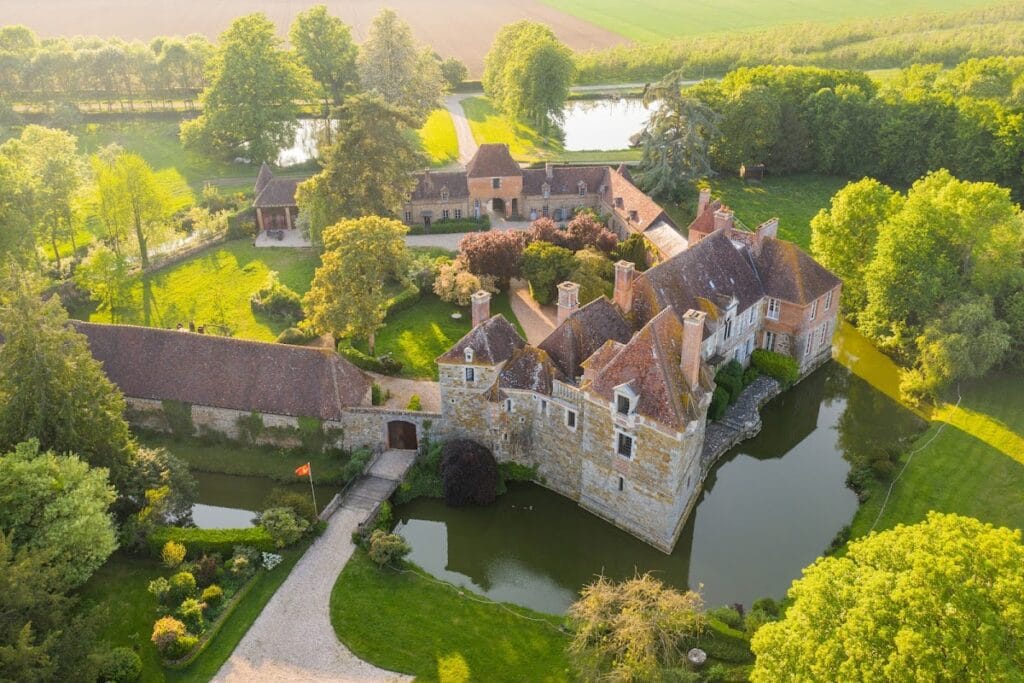 Manoir du Blanc-Buisson: A Medieval Fortified Residence in France 1 Manoir du Blanc-Buisson