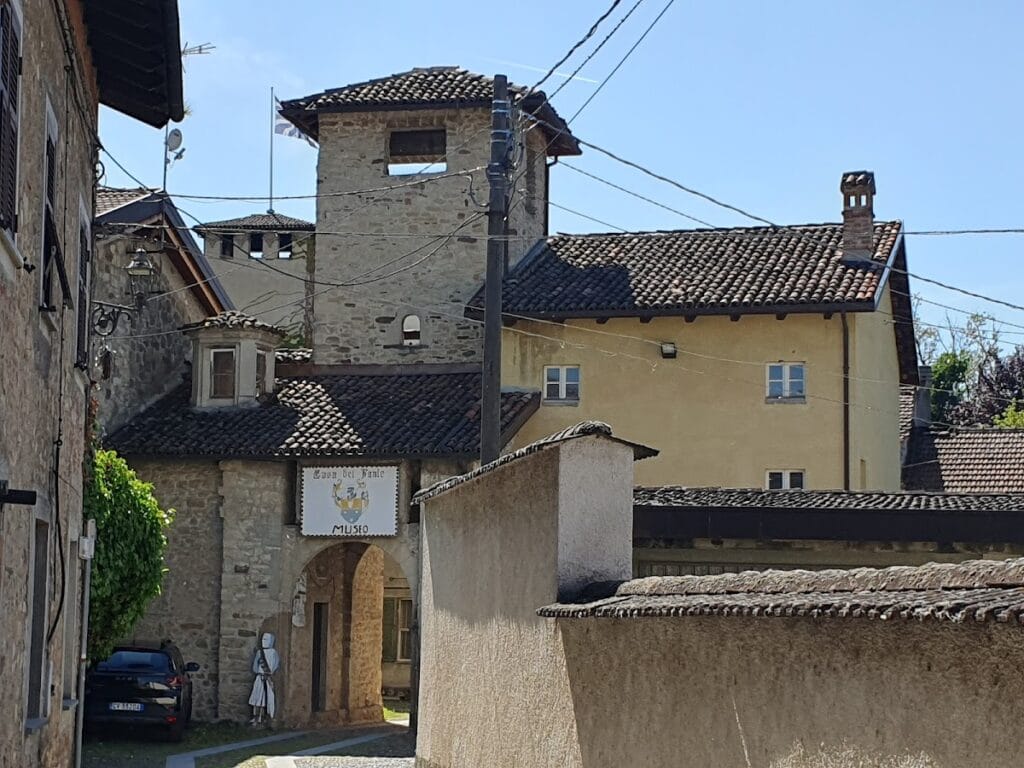 Castello di Torre Ratti: A Fortified Residential Mansion in Italy 3 Castello di Torre Ratti