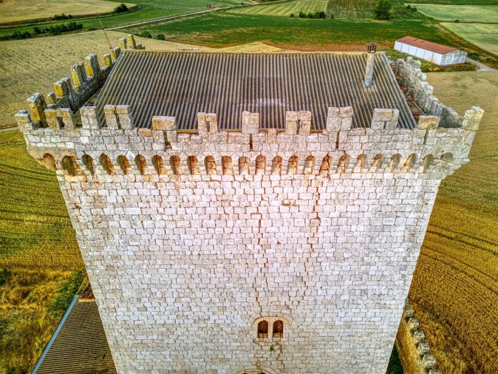 Castillo de Mazuelo de Muñó: A Fortified Tower in Burgos, Spain 3 Castillo de Mazuelo de Muñó