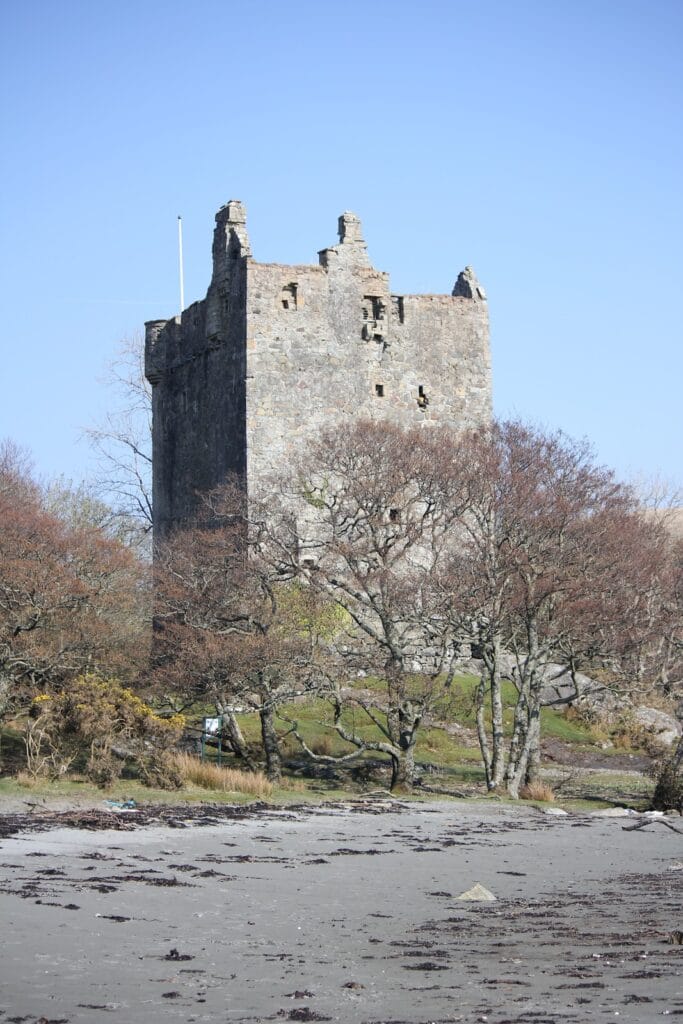 Moy Castle: A Fifteenth-Century Tower House on Mull 2 Moy Castle