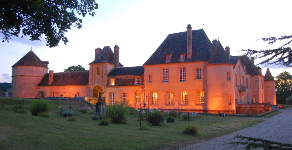 Château de Bois-le-Roi at Nailly: A Fortified Castle in the Louis XIII Style 1 Château de Bois-le-Roi à Nailly