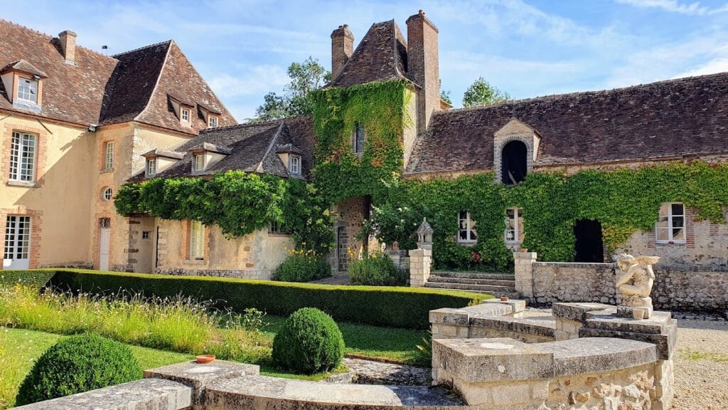 Château de Bois-le-Roi at Nailly: A Fortified Castle in the Louis XIII Style 2 Château de Bois-le-Roi à Nailly