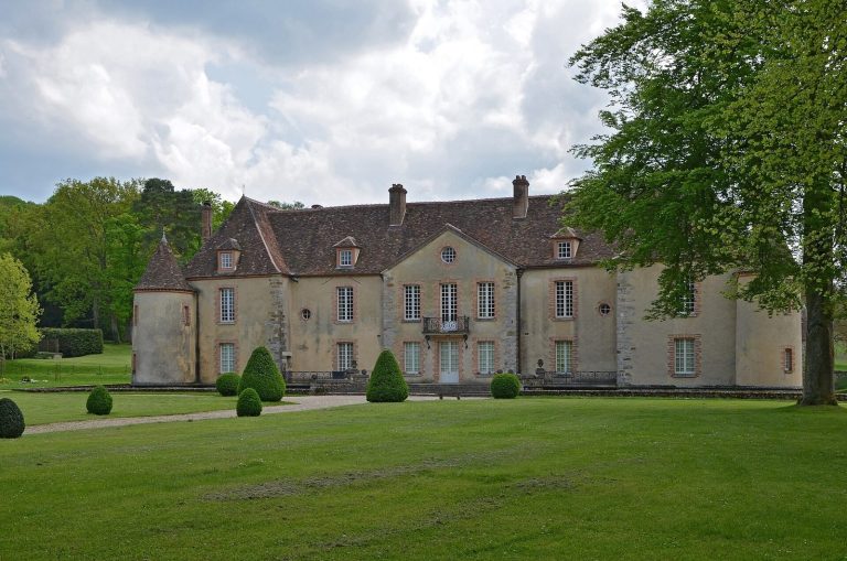 Château de Bois-le-Roi at Nailly: A Fortified Castle in the Louis XIII Style