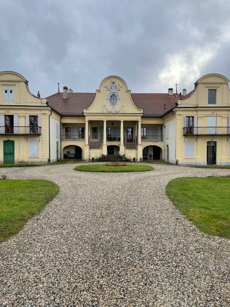 Mathod Castle: An Eighteenth-Century Palladian Country Residence in Switzerland 3 Mathod Castle