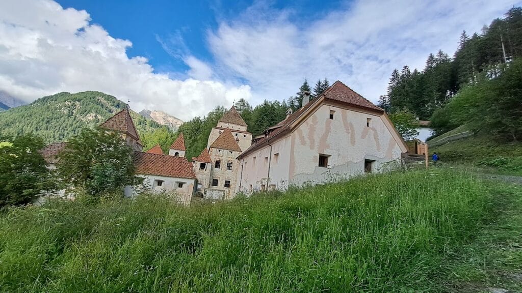 Fischburg: A Renaissance Residential and Hunting Castle in Italy 2 Fischburg