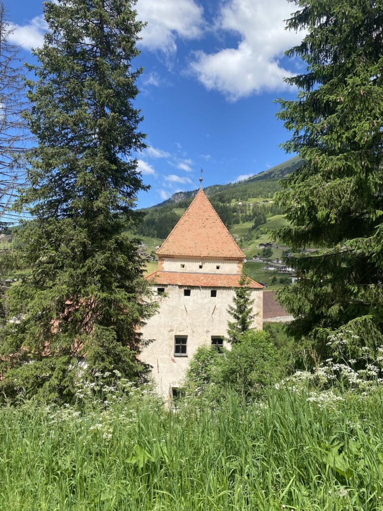 Fischburg: A Renaissance Residential and Hunting Castle in Italy 3 Fischburg