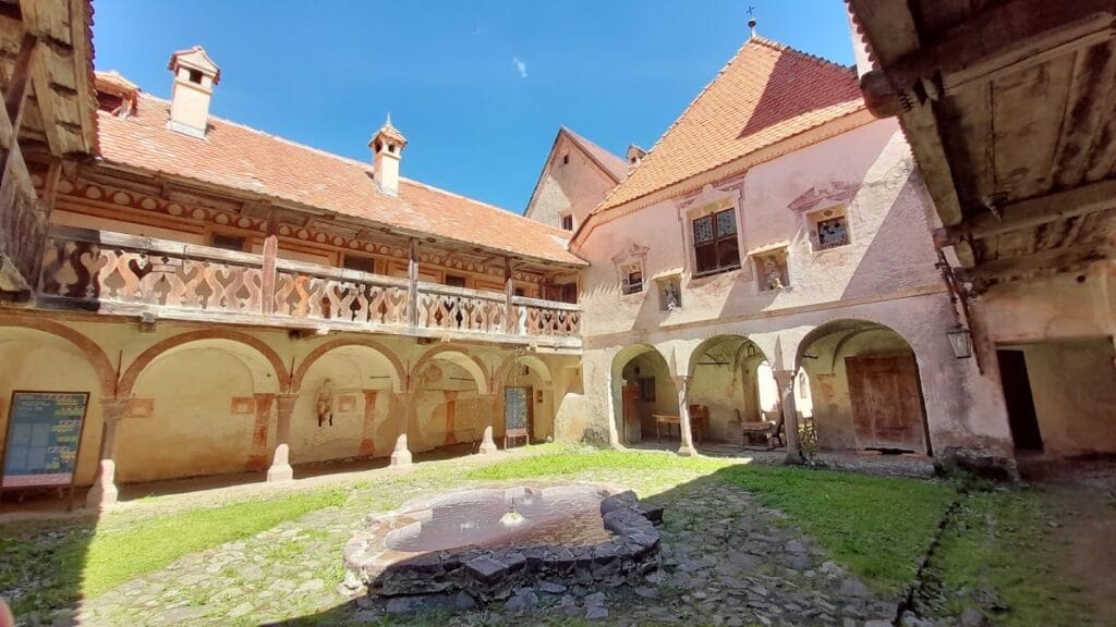 Fischburg: A Renaissance Residential and Hunting Castle in Italy 5 Fischburg