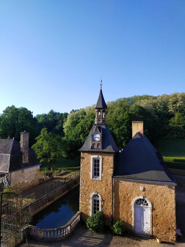 Château de Dobert: A Historic Estate in Avoise, France 7 Château de Dobert