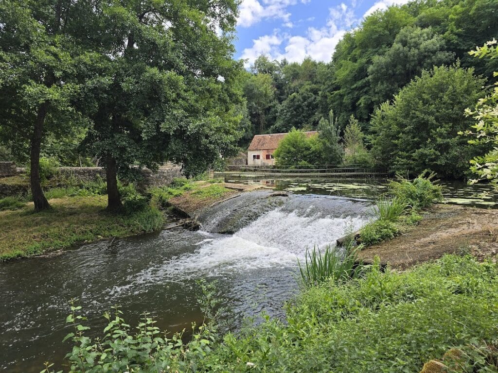 Château de Dobert: A Historic Estate in Avoise, France 9 Château de Dobert
