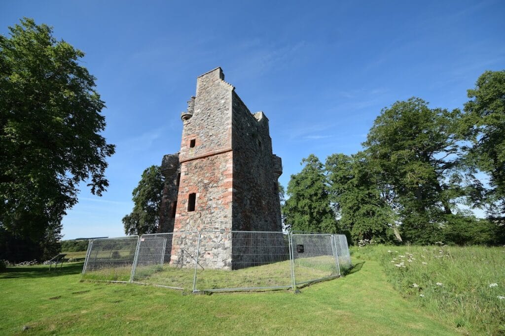 Greenknowe Tower: A Sixteenth-Century Scottish Tower House 1 Greenknowe Tower