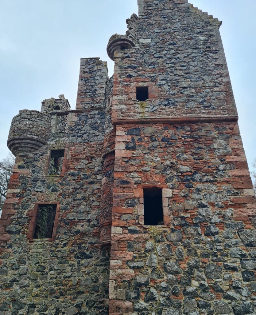 Greenknowe Tower: A Sixteenth-Century Scottish Tower House 2 Greenknowe Tower