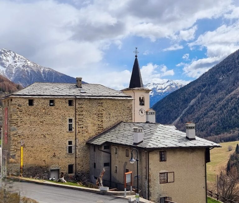 Castello di Bosses: A Medieval Castle in Saint-Rhémy-en-Bosses, Italy