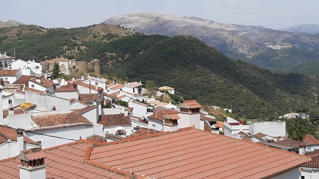 Castillo y Cementerio