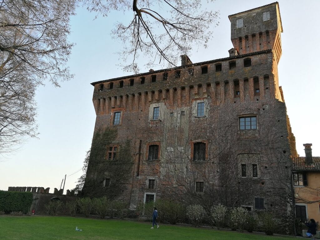 Castello di Briona: A Historic Fortress in Italy 5 Castello di Briona