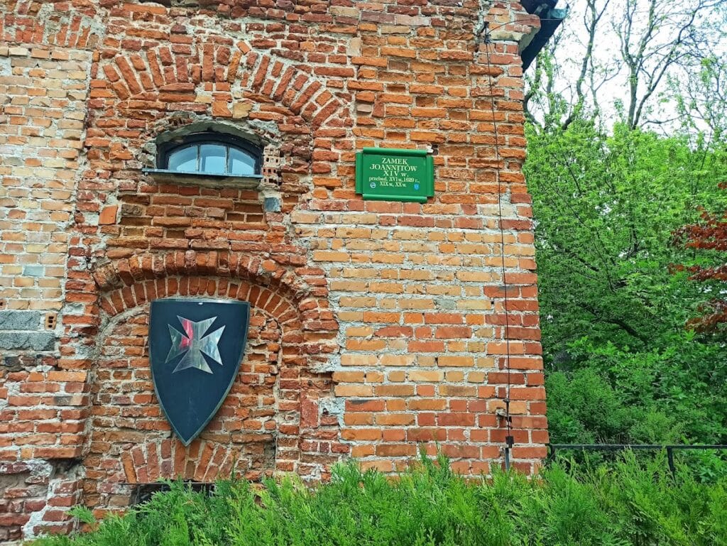 Joannites' Castle in Skarszewy: A Gothic Medieval Stronghold 2 Castle joannitów Skarszewach