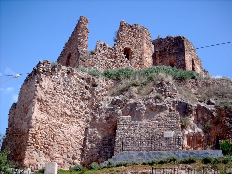 Castellnovo Castle: A Historic Fortress in Castellnovo, Spain