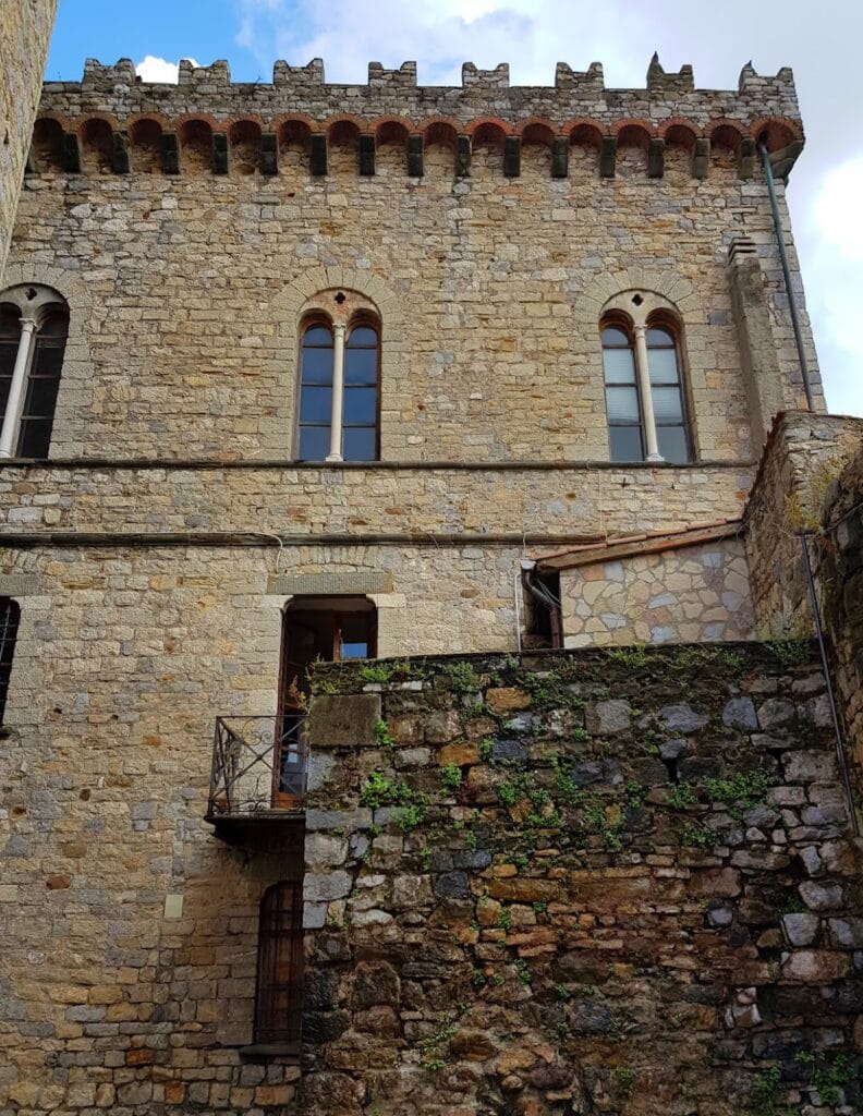 Arcola Castle: A Medieval Defensive Residence and Town Hall in Italy 1 Arcola Castle