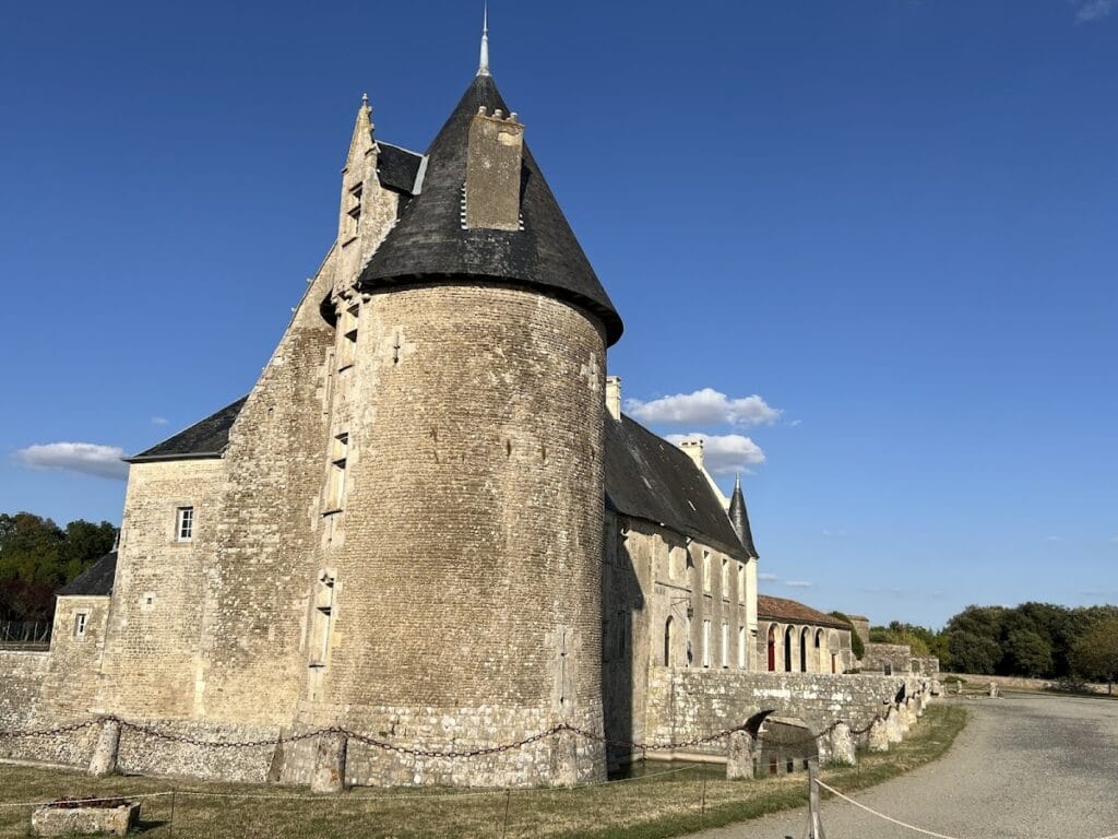 Château de Saveille: A Fortified Château in France 2 Château de Saveille
