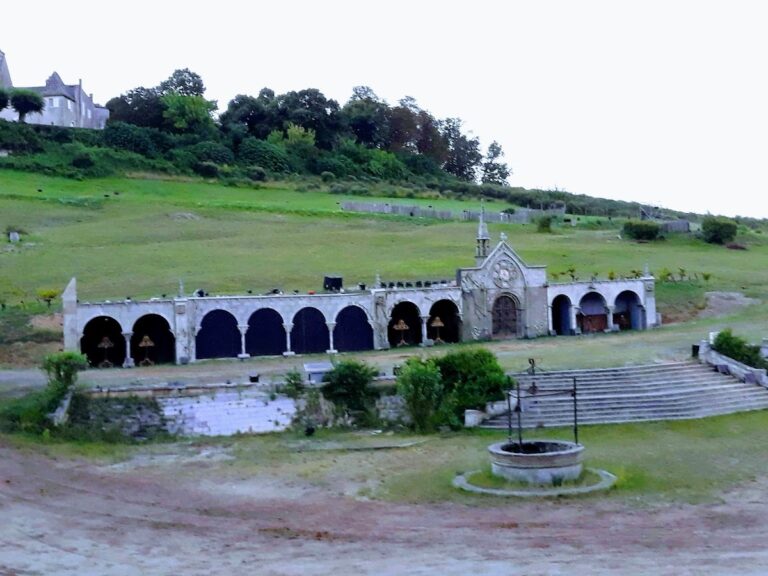 Château de Castegens: A Historic Medieval and Viticultural Estate in Belvès-de-Castillon, France