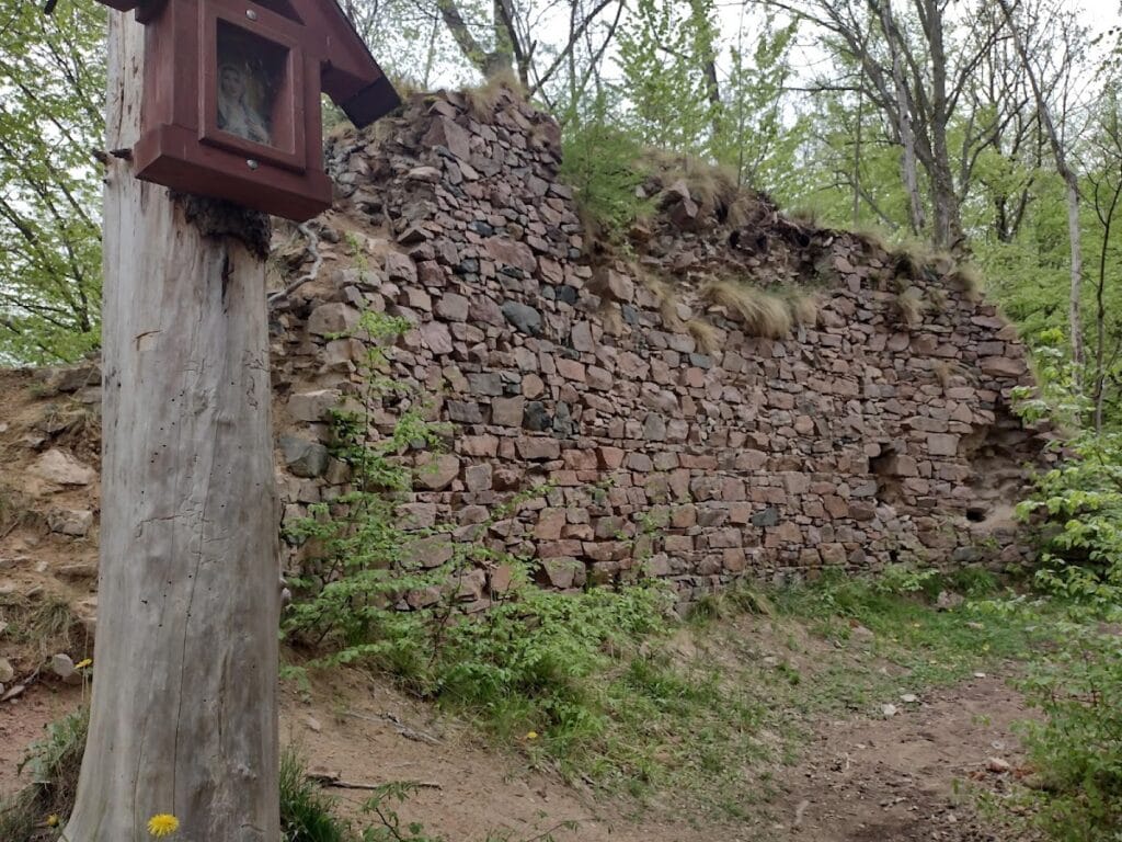 Strádov: A Gothic Spur Castle in Czechia 1 Strádov