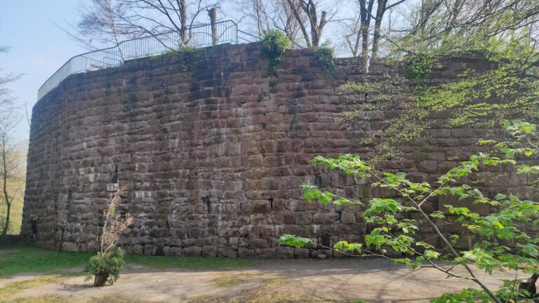 Burgruine Kräheneck: A Medieval Fortress in Pforzheim, Germany