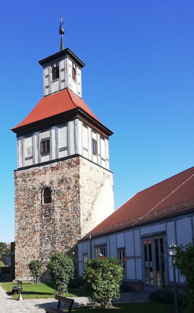 Burg Walternienburg: A Medieval Castle and Administrative Seat in Germany 1 Burg Walternienburg