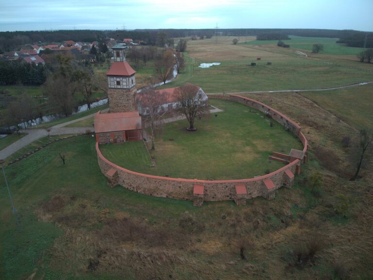 Burg Walternienburg: A Medieval Castle and Administrative Seat in Germany