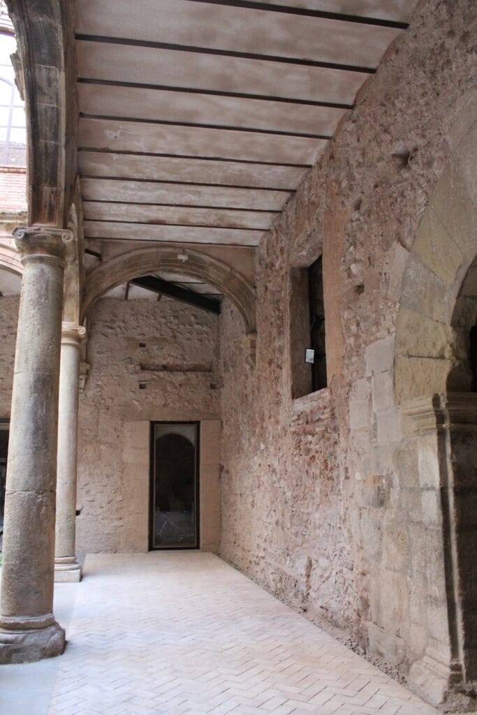 Palau-castell de Betxí: A Historic Fortified Residence in Spain 7 Palau-castell de Betxí