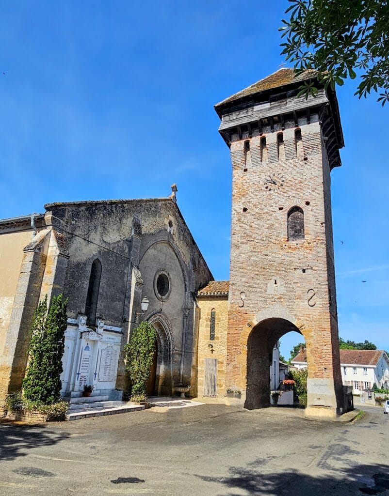 Château d'Aon: A Thirteenth-Century Fortified House in France 3 Château d'Aon