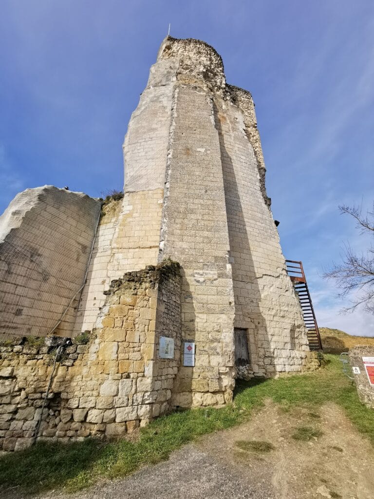 Haut-Clairvaux Castle: A Medieval Fortress in France 2 Haut-Clairvaux Castle