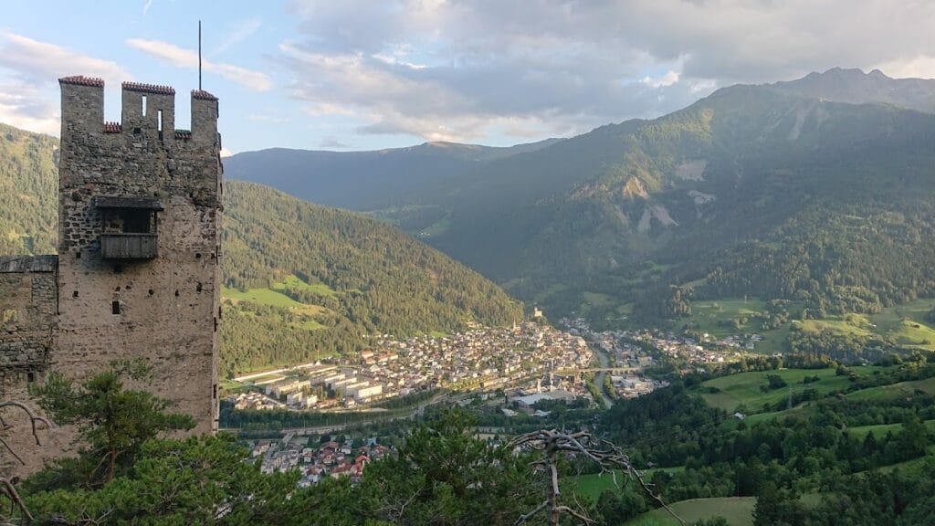 Burg Schrofenstein: A Medieval Rock Castle in Austria 3 Burg Schrofenstein