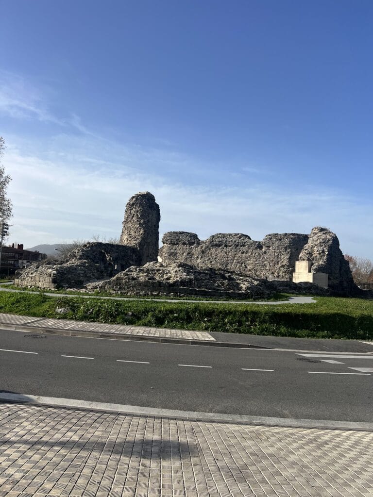 Gaztelu Zahar gaztelua: A Frontier Fortress in Spain 4 Gaztelu Zahar gaztelua
