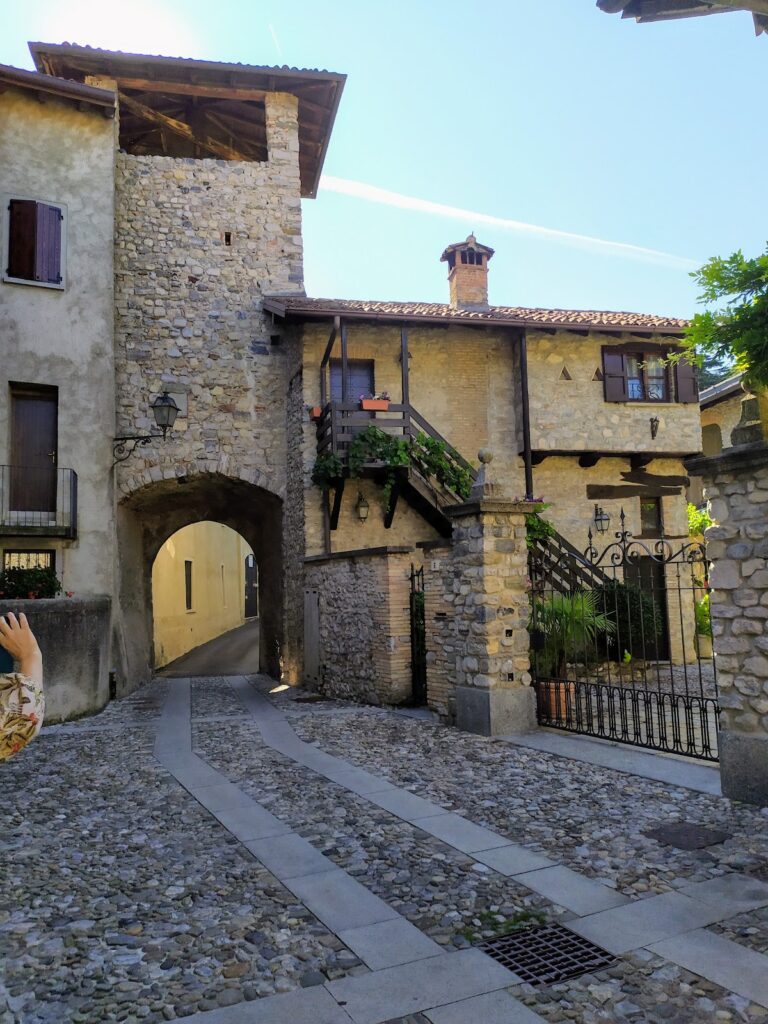 Castello di Villincino: A Medieval Fortress in Erba, Italy