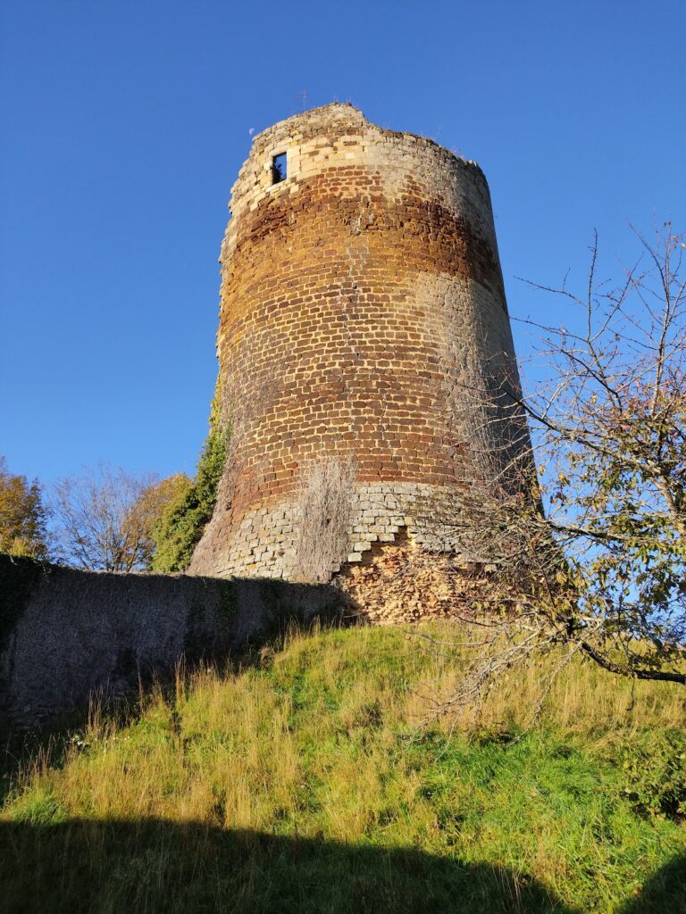 Château de Brosse: A Medieval Fortress in Chaillac, France