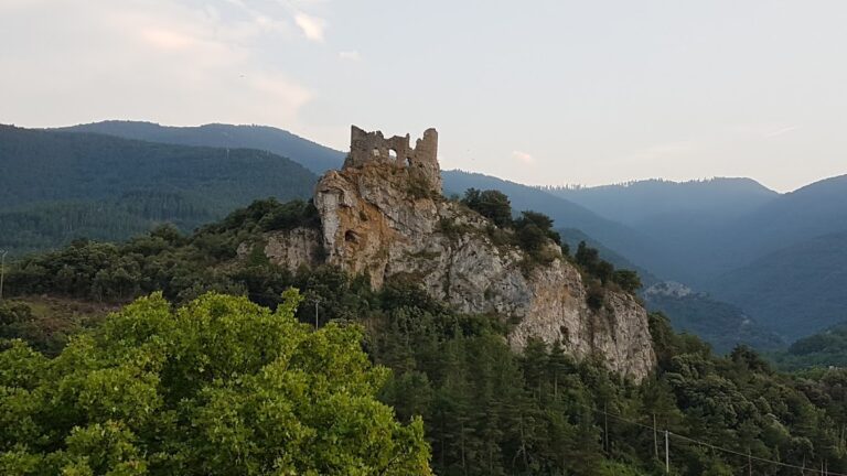 Château Vicomtal Saint-Pierre de Fenouillet: A Medieval Fortress in France