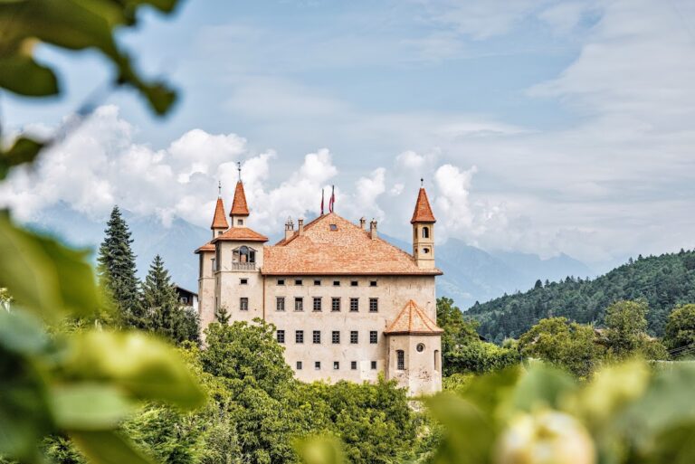 Fahlburg Castle: A Medieval and Renaissance Landmark in Italy