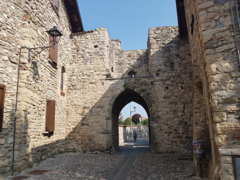 Castello Trebecco: A Medieval Castle in Credaro, Italy