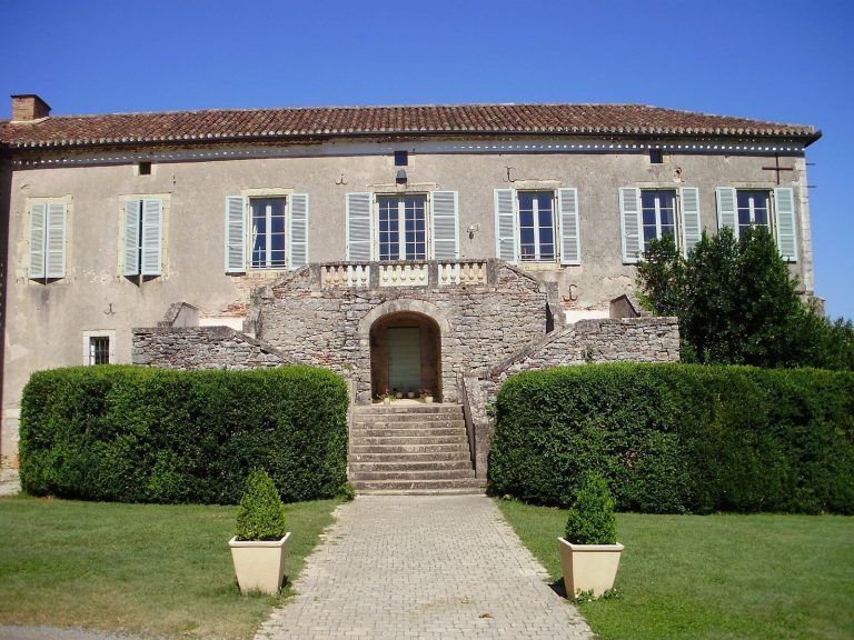 Château les Bouysses: Historic Estate and Vineyard in France