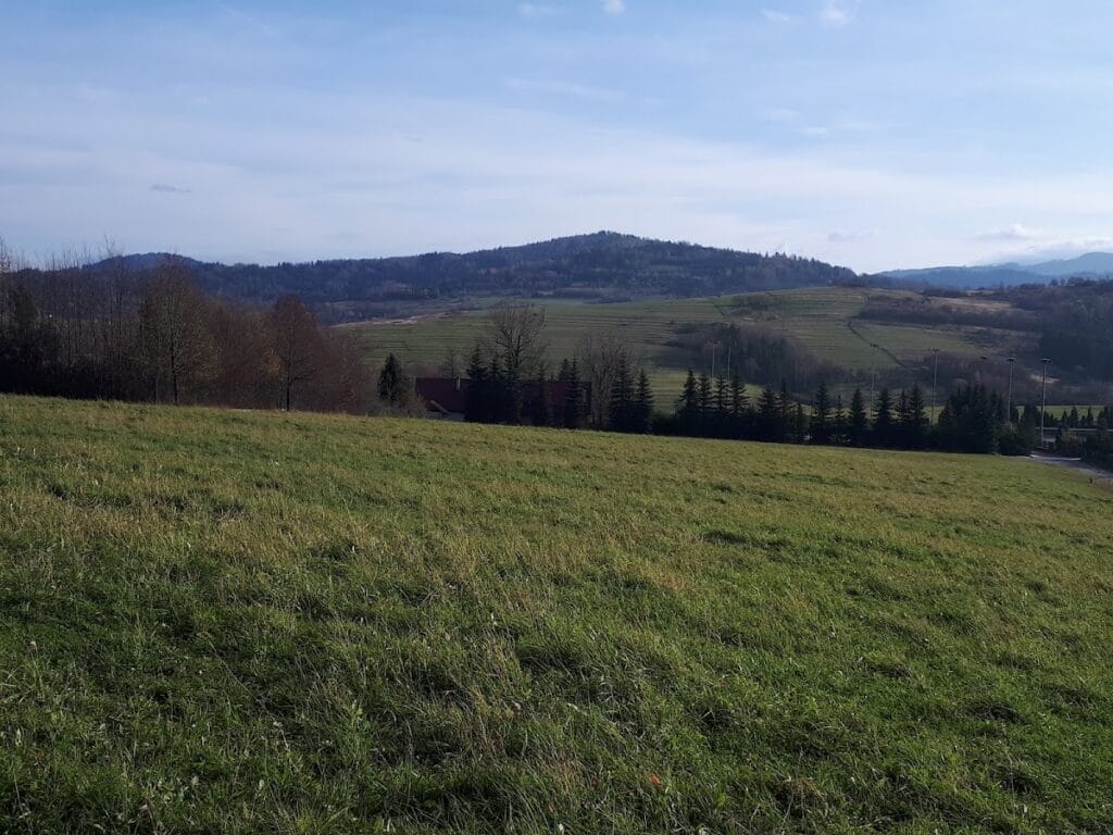 Grojec Hill Castle: A Destroyed Medieval Stronghold in Poland 2 Zamek na wzgórzu Grojec