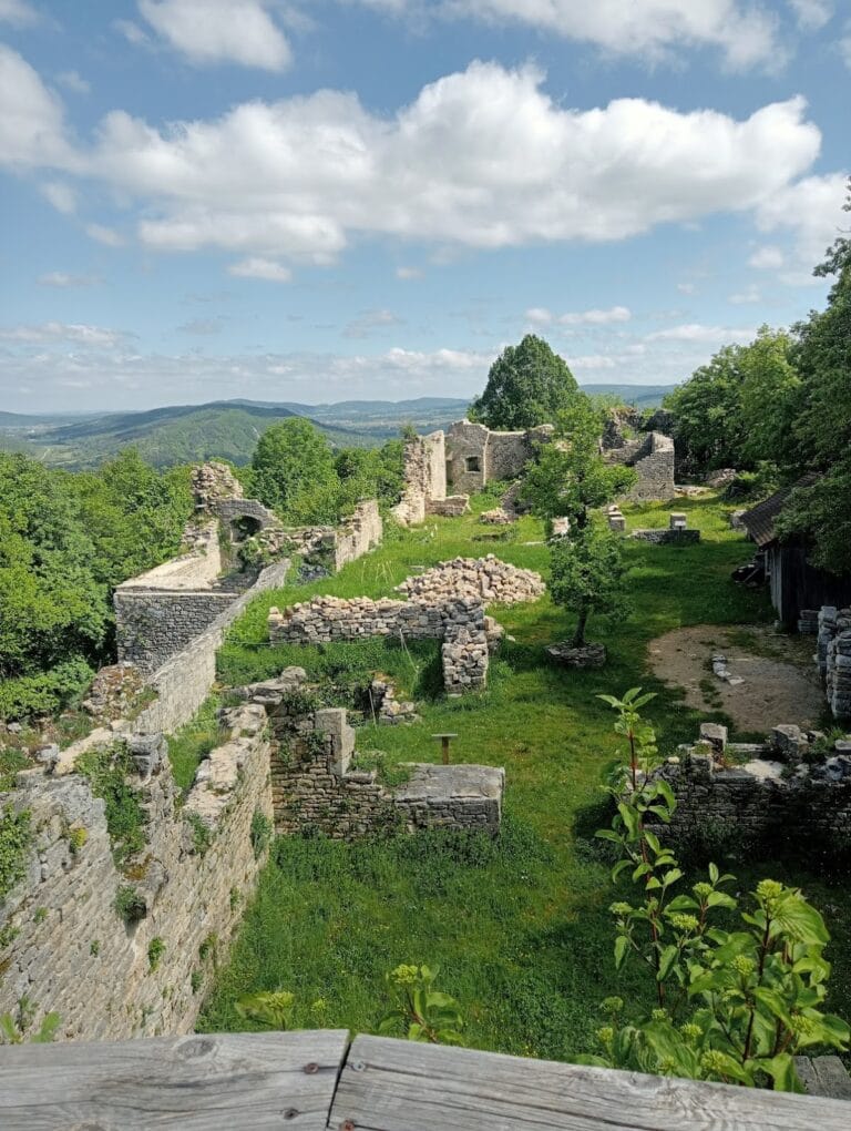Château de Vaulgrenant: A Fortified Castle in France