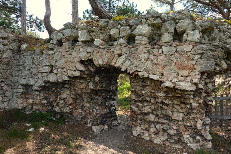 Schrattenstein Castle Ruins: A Medieval Fortress in Austria