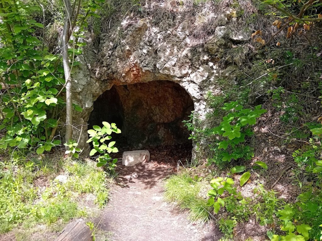 Schrattenstein Castle Ruins: A Medieval Fortress in Austria 9 Schrattenstein castle ruins
