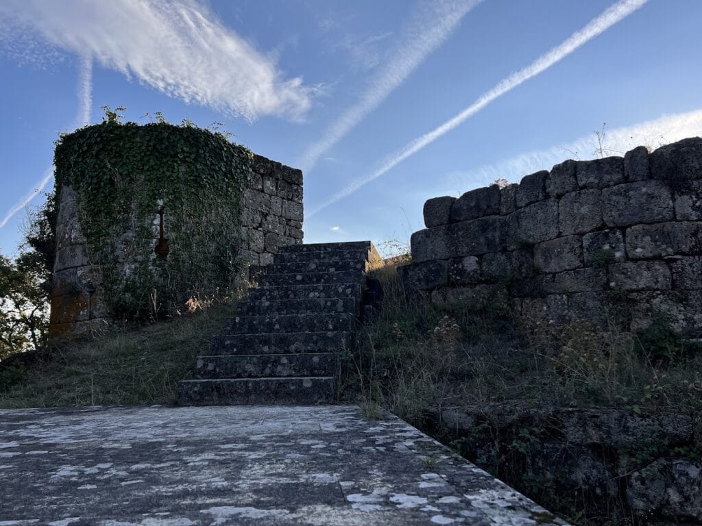 Castle of A Peroxa: A Medieval Fortress in Galicia 1 Castle of A Peroxa